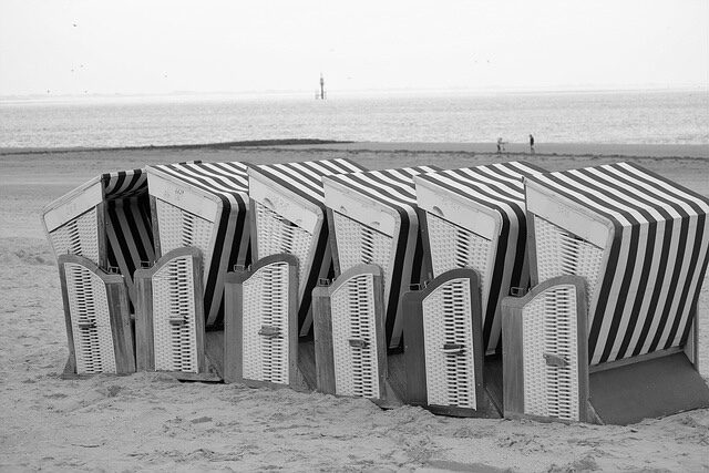 Strandkörbe aufgereiht